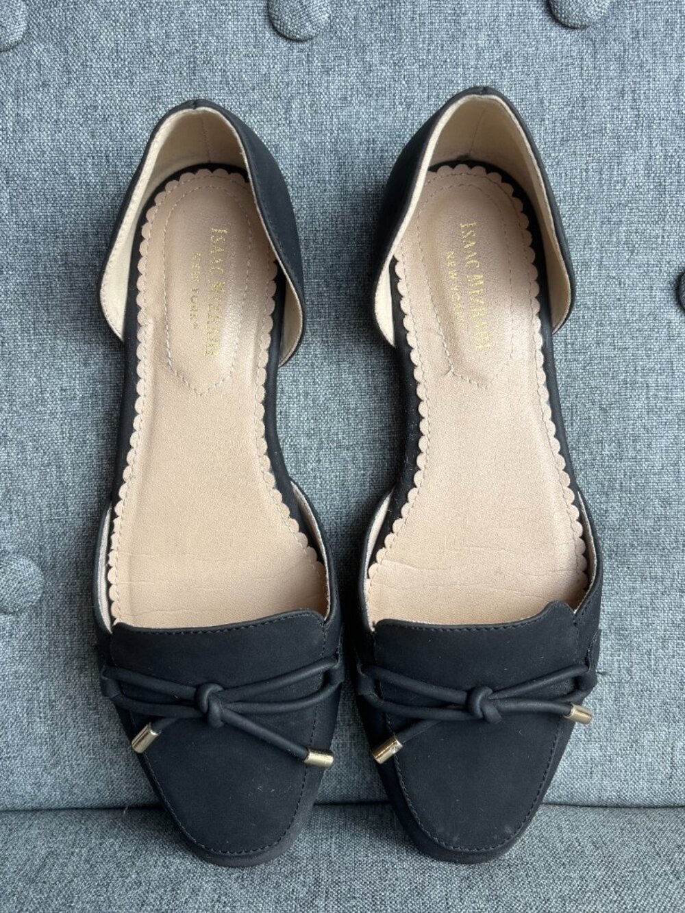 Isaac Mizrahi New York Black D’Orsay Flats Size 7.5 Bow Gold Tip Detail - Picture 11 of 11